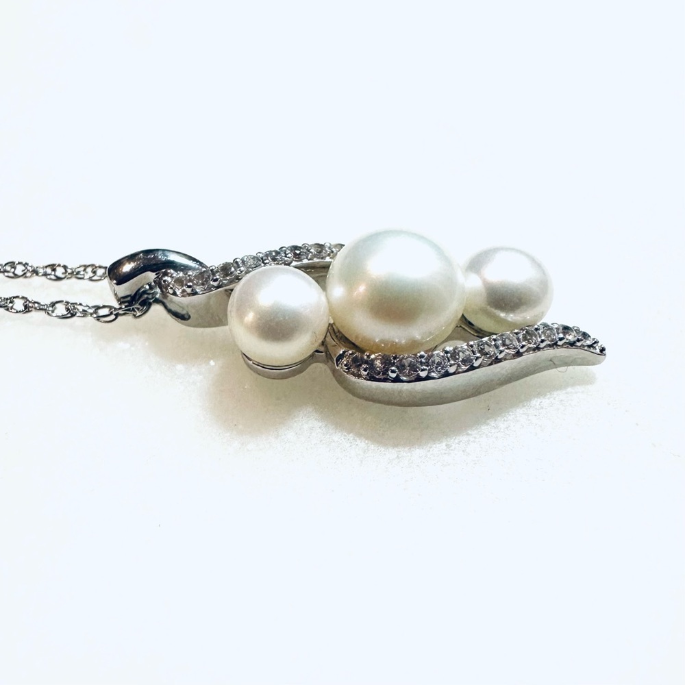White Pearl | White Sapphire Sterling Silver Pendant & Rope Chainlink Necklace - Picture 3 of 16